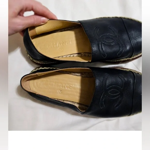 CHANEL Lambskin Espadrilles Flats. Size 39 - Picture 2 of 5